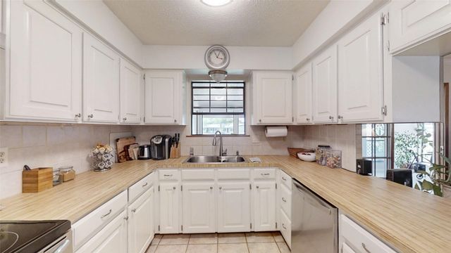 4311 N Port Ridglea Court, Granbury, TX 76049