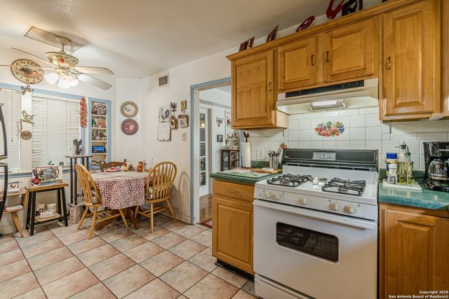 416 ALEXANDER HAMILTON DR, San Antonio, TX 78228
