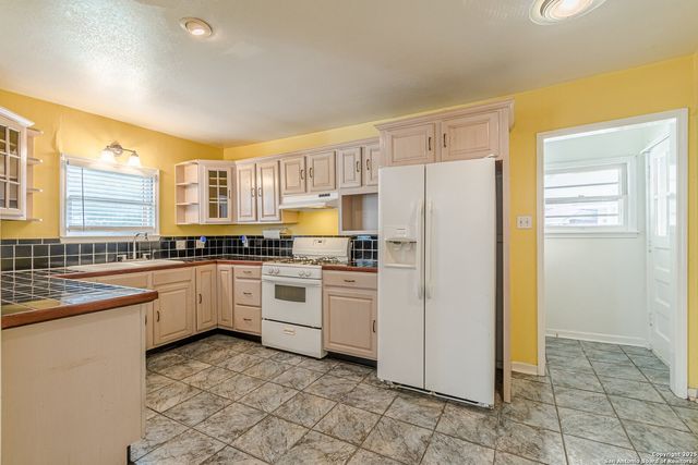 416 ALEXANDER HAMILTON DR, San Antonio, TX 78228