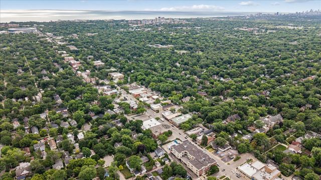 2958 Central Street, Evanston, IL 60201
