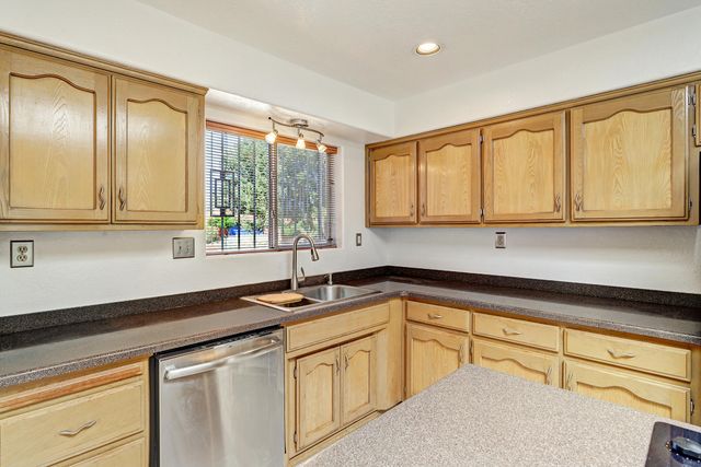 2908 El Toboso Drive NW, Albuquerque, NM 87104