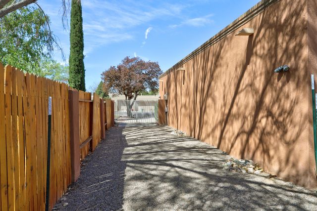 2908 El Toboso Drive NW, Albuquerque, NM 87104