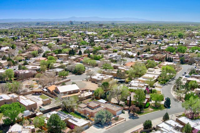 2908 El Toboso Drive NW, Albuquerque, NM 87104