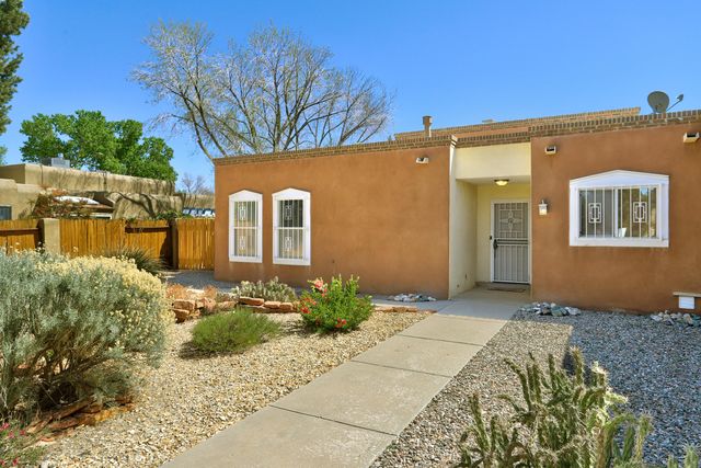 2908 El Toboso Drive NW, Albuquerque, NM 87104