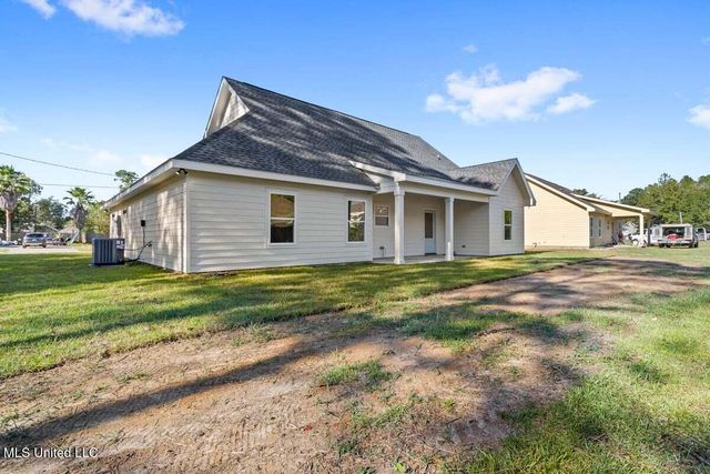 638 Fellgrass Street, Waveland, MS 39576