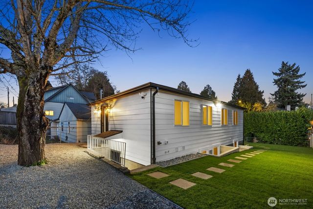 5945 Fauntleroy Way SW, Seattle, WA 98136