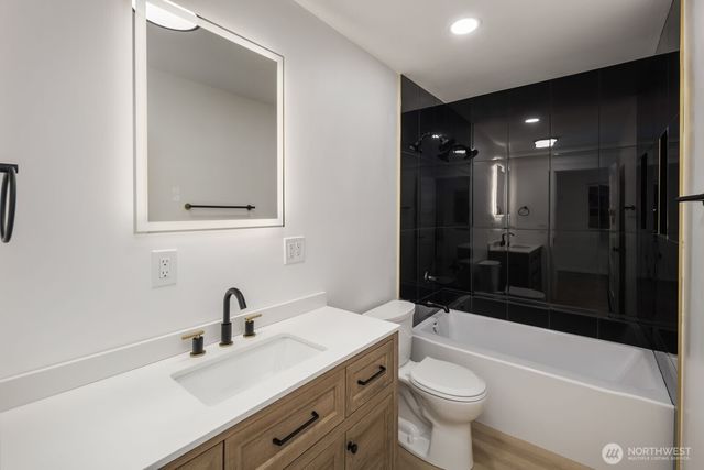 5945 Fauntleroy Way SW, Seattle, WA 98136