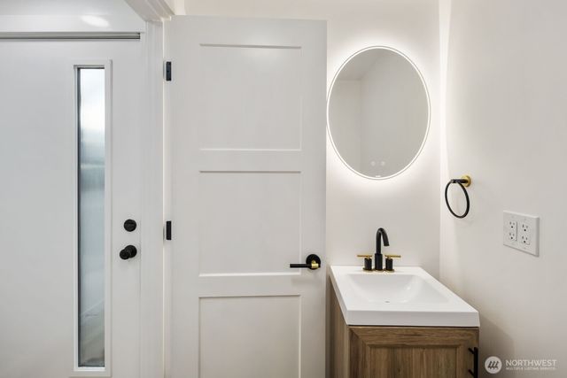 5945 Fauntleroy Way SW, Seattle, WA 98136