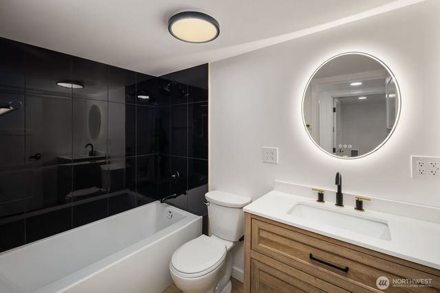 5945 Fauntleroy Way SW, Seattle, WA 98136