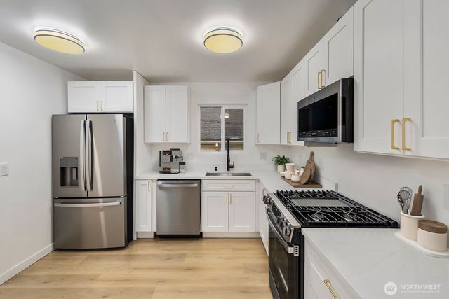 5945 Fauntleroy Way SW, Seattle, WA 98136