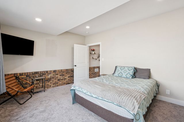 2052 37th Street, Rock Island, IL 61201