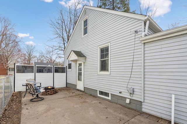 2052 37th Street, Rock Island, IL 61201