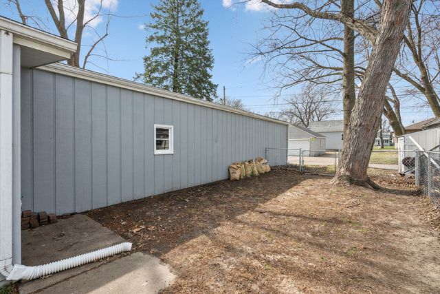 2052 37th Street, Rock Island, IL 61201