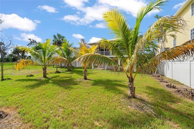 5379 Palmetto ST, Fort Myers Beach, FL 33931