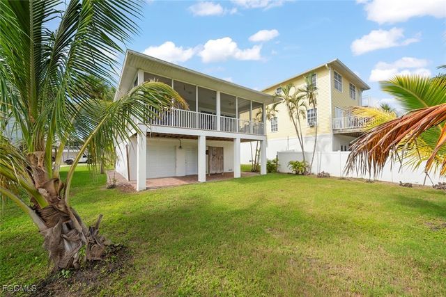 5379 Palmetto ST, Fort Myers Beach, FL 33931