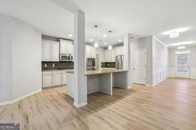 1210 Roswell Manor Circle, Roswell, GA 30076