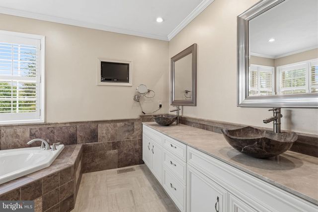 2641 FAWN LN, Warrington, PA 18976
