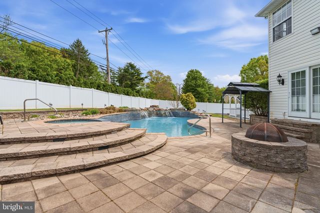 2641 FAWN LN, Warrington, PA 18976