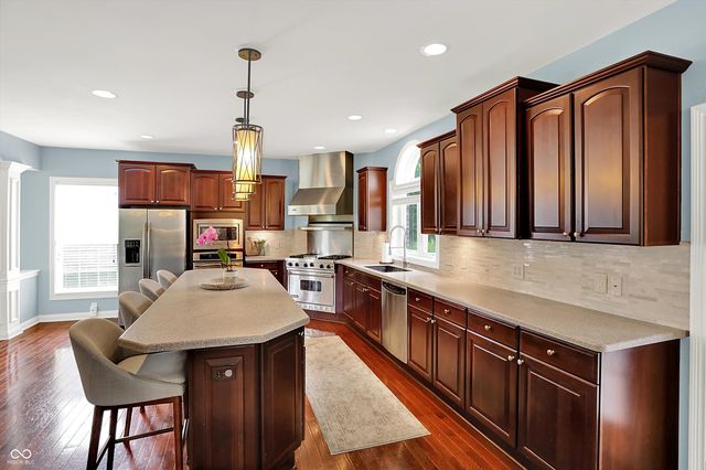 10587 Proposal Pointe Way, Fishers, IN 46040