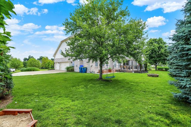 10587 Proposal Pointe Way, Fishers, IN 46040