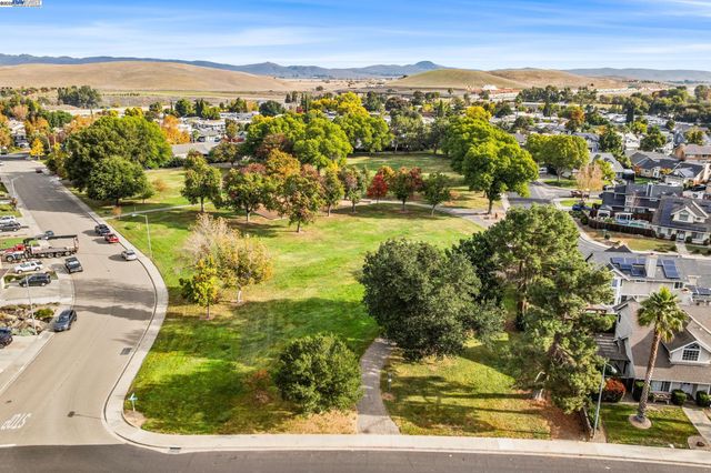 1622 Placer Cir, Livermore, CA 94551