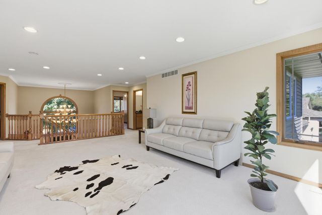 301 Plymouth Road, Minnetonka, MN 55305