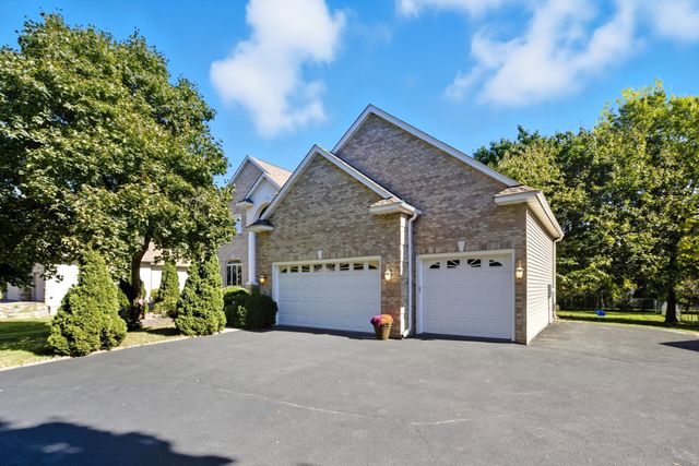 301 Plymouth Road, Minnetonka, MN 55305