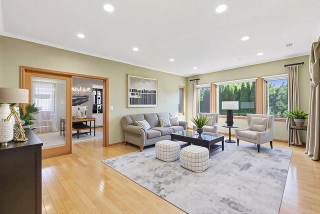 301 Plymouth Road, Minnetonka, MN 55305