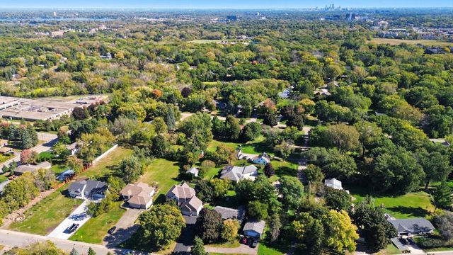 301 Plymouth Road, Minnetonka, MN 55305