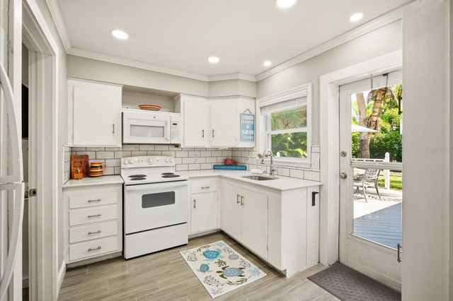 206 75TH STREET, Holmes Beach, FL 34217