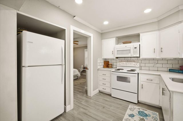 206 75TH STREET, Holmes Beach, FL 34217