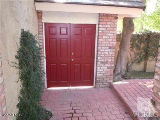 115 Los Padres Drive, Thousand Oaks, CA 91361