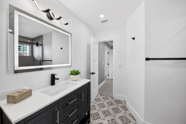 4761 W 141st, Hawthorne, CA 90250