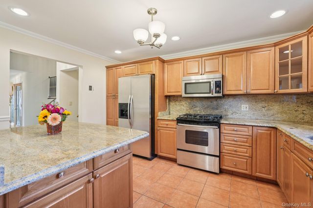 808 Wolfs Lane, Pelham, NY 10803