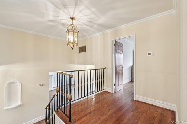 808 Wolfs Lane, Pelham, NY 10803