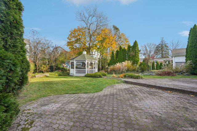 808 Wolfs Lane, Pelham, NY 10803