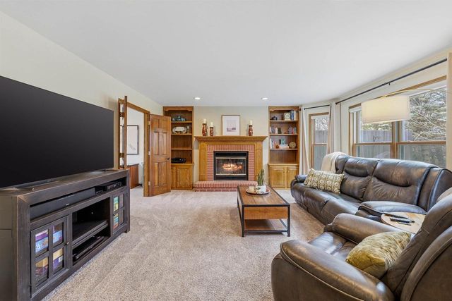 1838 WESTBREEZE DRIVE, Oshkosh, WI 54904