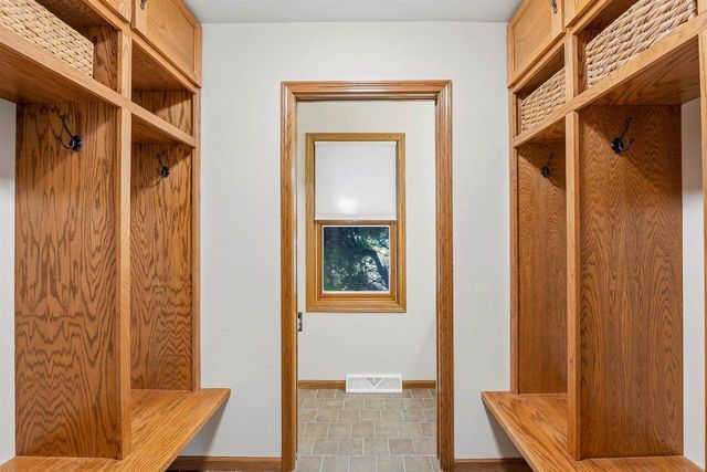 1838 WESTBREEZE DRIVE, Oshkosh, WI 54904