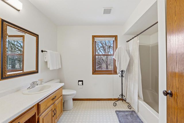 1838 WESTBREEZE DRIVE, Oshkosh, WI 54904