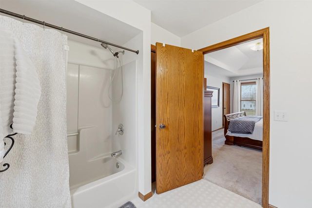 1838 WESTBREEZE DRIVE, Oshkosh, WI 54904