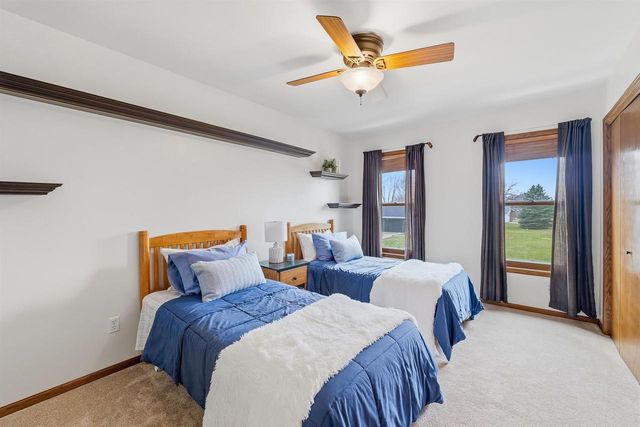 1838 WESTBREEZE DRIVE, Oshkosh, WI 54904