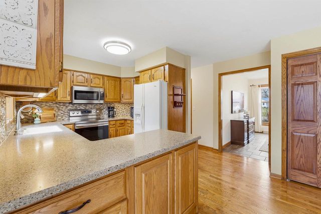 1838 WESTBREEZE DRIVE, Oshkosh, WI 54904