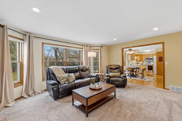 1838 WESTBREEZE DRIVE, Oshkosh, WI 54904