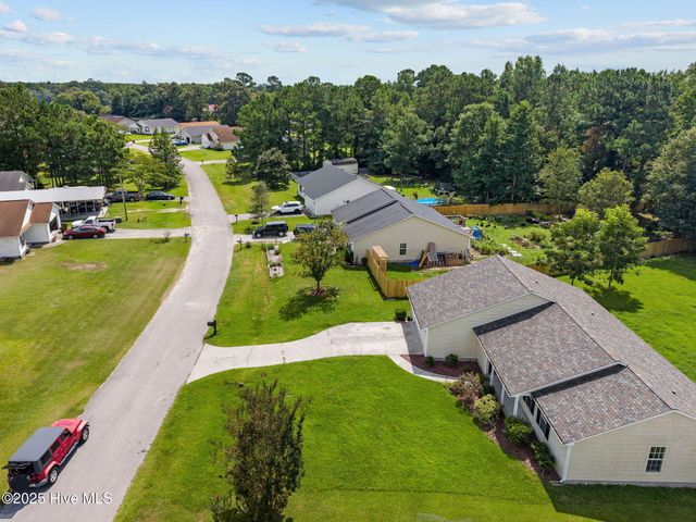 529 Blackberry Court, Hubert, NC 28539