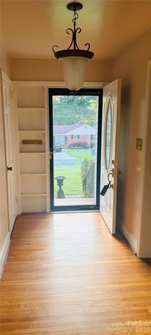 332 Fannie Circle, Charlotte, NC 28205
