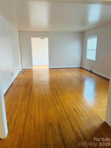 332 Fannie Circle, Charlotte, NC 28205