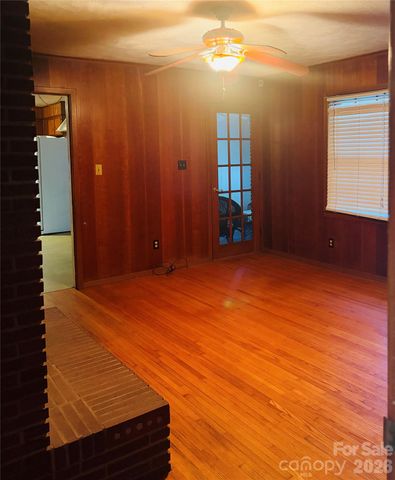 332 Fannie Circle, Charlotte, NC 28205