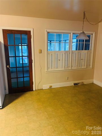 332 Fannie Circle, Charlotte, NC 28205