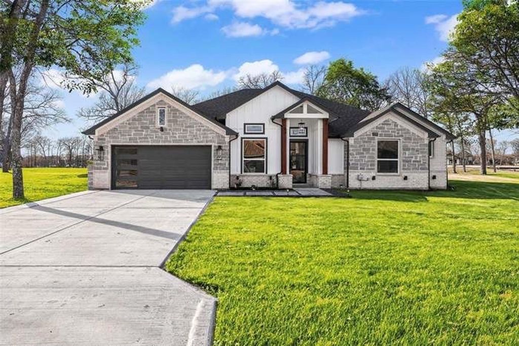 203 Saint Andrews Drive, Mabank, TX 75156
