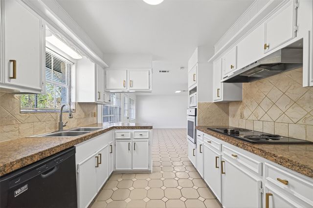 9011 Landsdowne Drive, Houston, TX 77096